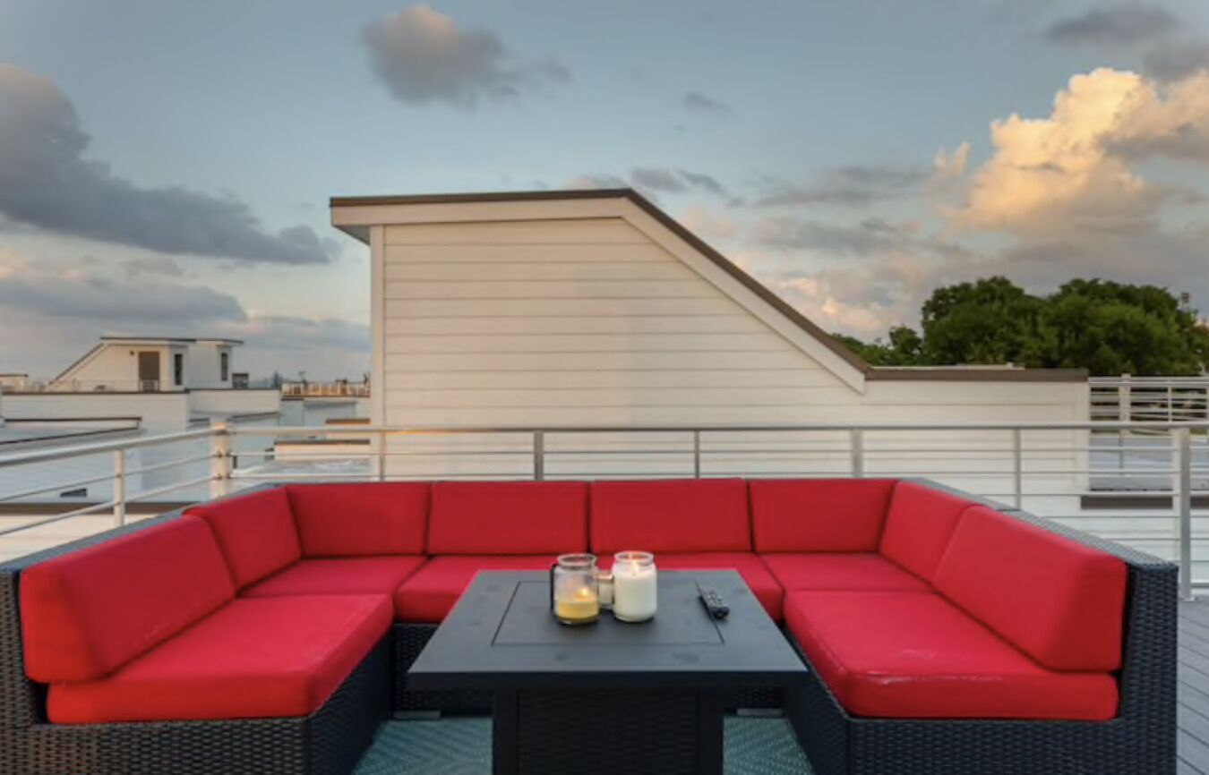 A9)* Gulch Home - Killer Rooftop - 16 Beds!!