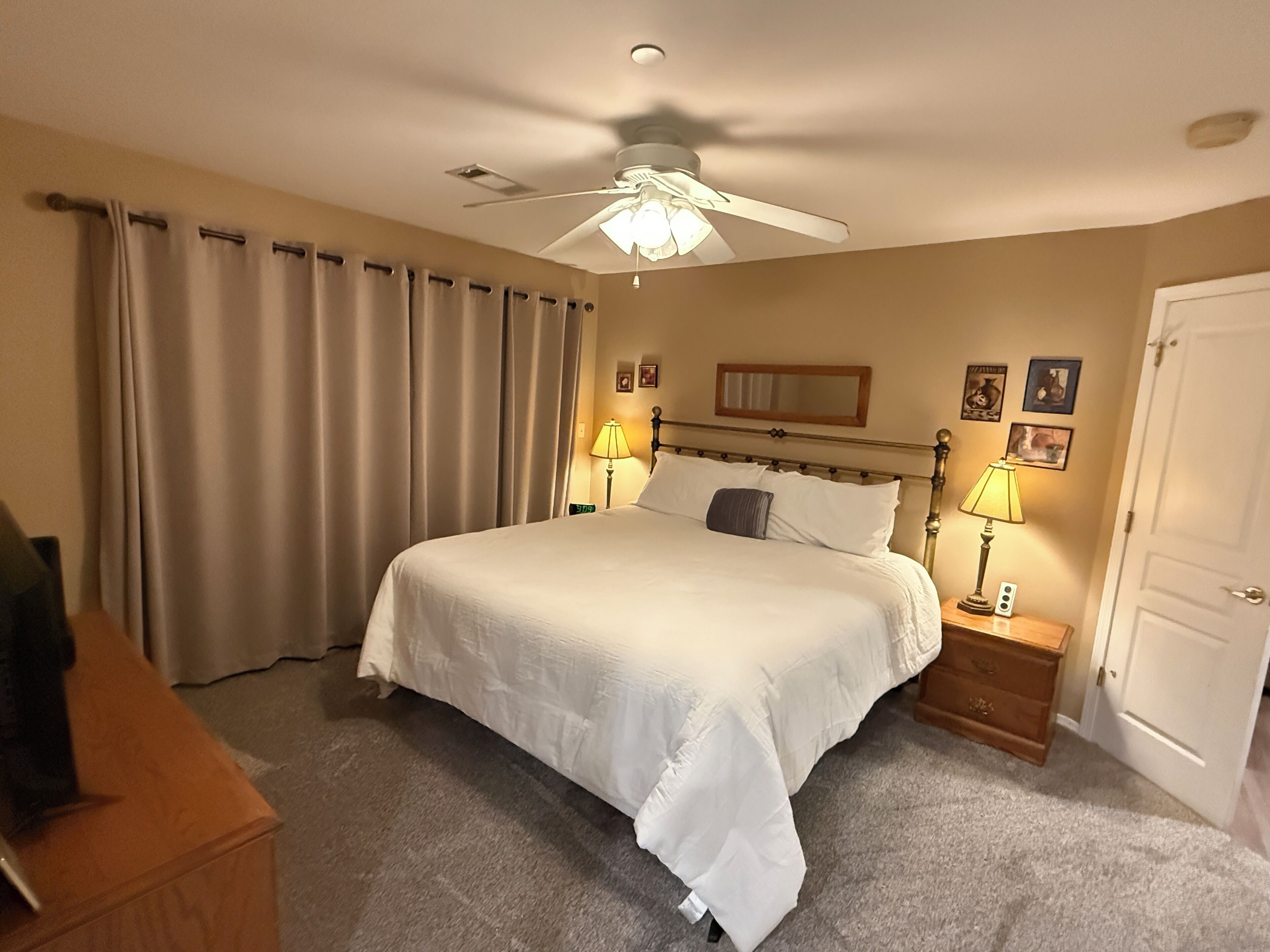 2 bedrooms, iron/ironing board, free WiFi, bed sheets