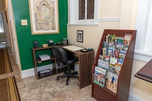 Interior - Erin's Oasis in Richmond (Richmond)