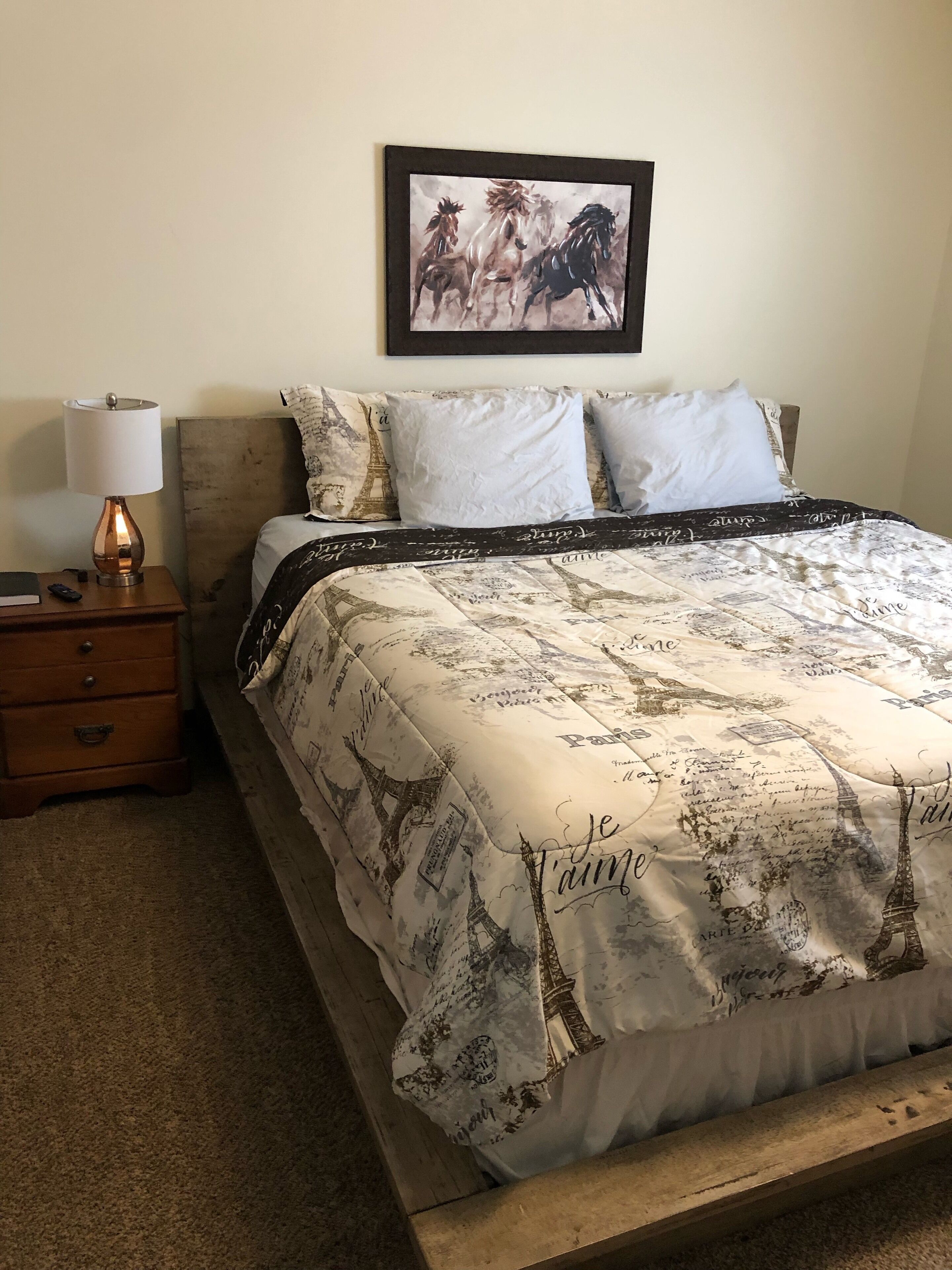 2 chambres, fer et planche à repasser, Wi-Fi gratuit, draps fournis