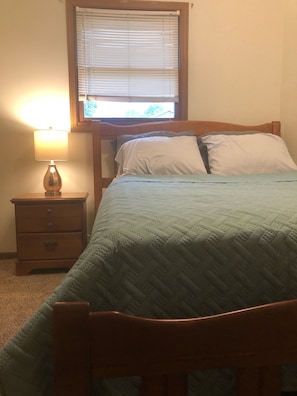 2 chambres, fer et planche à repasser, accès au Wi-Fi (inclus)