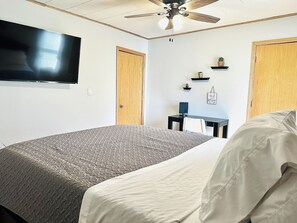 4 bedrooms, iron/ironing board, free WiFi, bed sheets