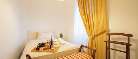 Family Apartment, Multiple Bedrooms, Lakeside (Lenno Giardinetto) | 2 bedrooms, iron/ironing board, free WiFi, bed sheets