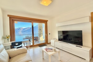 Televisión de pantalla plana, piso con calefacción