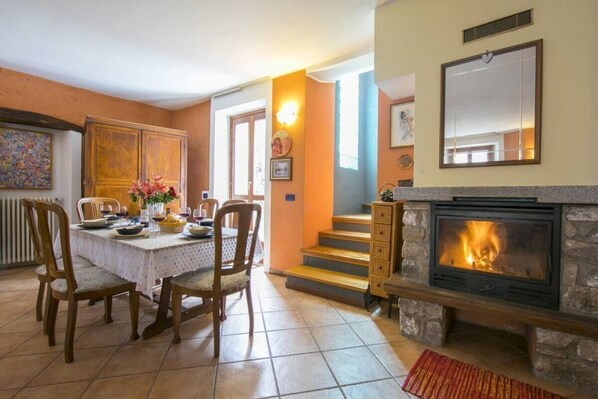 Appartement, 4 chambres | Restauration dans la chambre