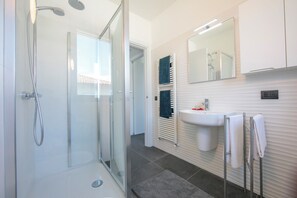 Family Apartment, Multiple Bedrooms, Mountainside (Sant' Agata Bellavista) | Bathroom | Shower, rainfall showerhead, hair dryer, bidet - Sant' Agata Bellavista (Tremezzina)