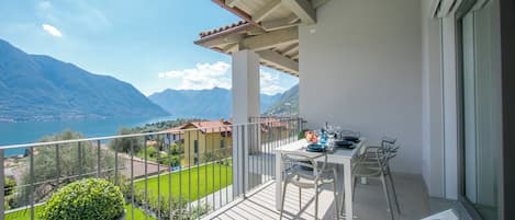 Familienapartment, 2 Schlafzimmer, Mikrowelle, Bergseite (Sant' Agata Bellavista) | Speisen im Freien