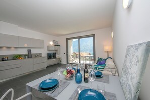 Apartamento família, vários quartos, ao lado da montanha (Sant' Agata Bellavista) | Área de estar | TV de tela plana 24 polegadas com canais a cabo, TV, pisos aquecidos