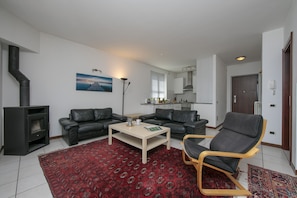 Family Apartment, Multiple Beds, 2 Bathrooms, Mountainside (Residence Romina Lakeview Apt.) | Living room