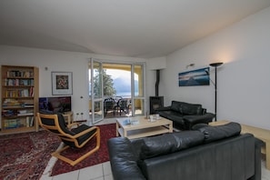 Appartement Familial, plusieurs lits, 2 salles de bains (Residence Romina Lakeview Apt.) | Salle de séjour