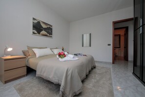 2 bedrooms, iron/ironing board, free WiFi, bed sheets - Sonenga Panoramic Terrace (Menaggio)