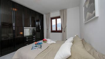 Family Apartment, Multiple Bedrooms, Mountainside (Sonenga Panoramic Terrace) | 2 bedrooms, iron/ironing board, free WiFi, bed sheets