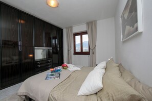 Family Apartment, Multiple Bedrooms, Mountainside (Sonenga Panoramic Terrace)