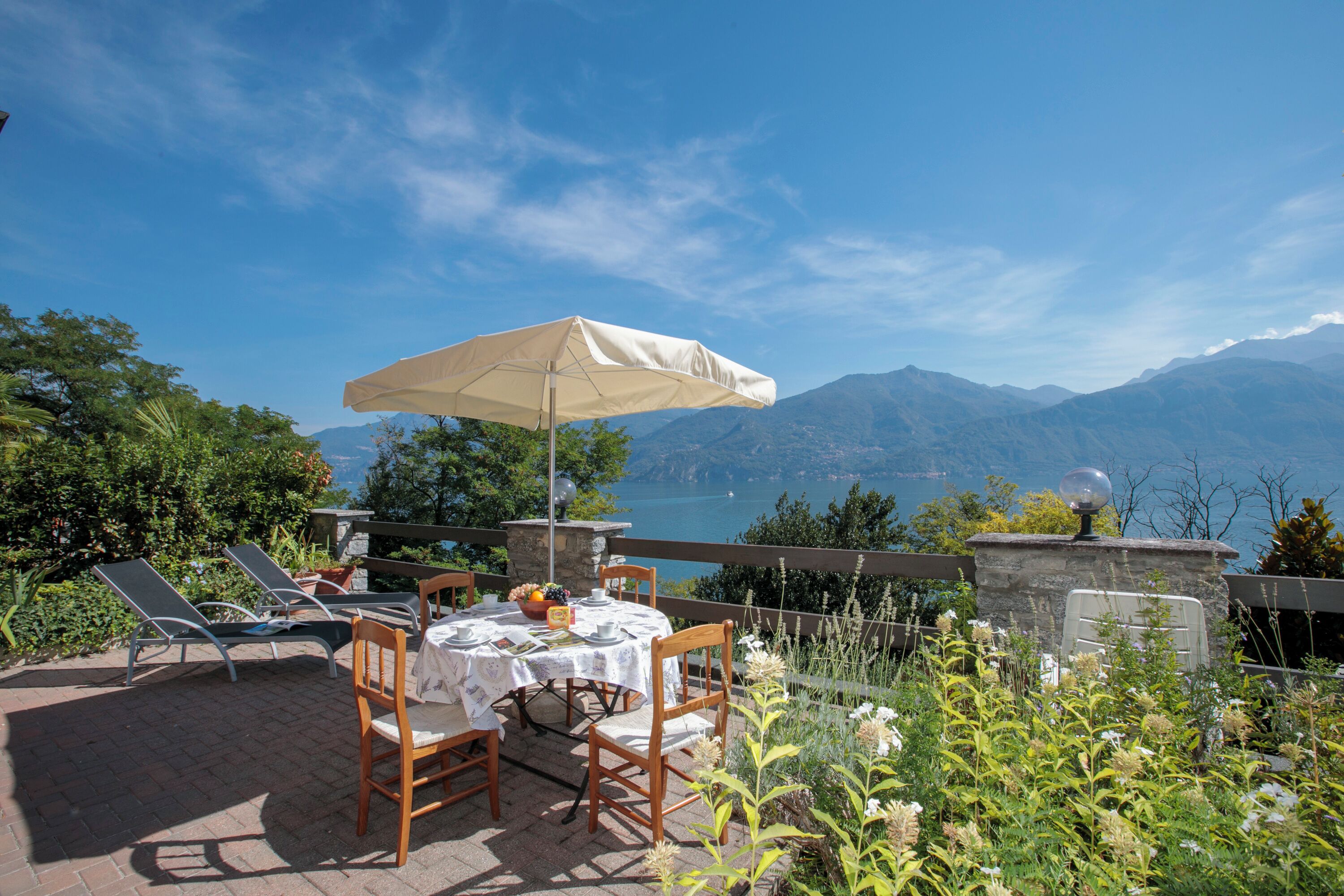 Familienapartment, Mehrere Schlafzimmer, Bergseite (Sonenga Panoramic Terrace) | Speisen im Freien