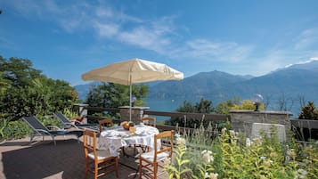 Family Apartment, Multiple Bedrooms, Mountainside (Sonenga Panoramic Terrace) | Outdoor dining