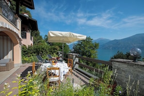 Familienapartment, Mehrere Schlafzimmer, Bergseite (Sonenga Panoramic Terrace) | Speisen im Freien