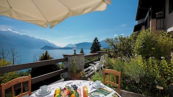 Familie appartement, meerdere slaapkamers, uitzicht op gebergte (Sonenga Panoramic Terrace) | Buiten dineren