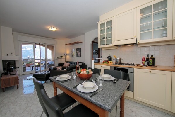 Family Apartment, Multiple Bedrooms, Mountainside (Sonenga Panoramic Terrace) | Dining