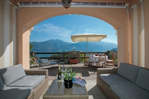 Familienapartment, Mehrere Schlafzimmer, Bergseite (Sonenga Panoramic Terrace) | Speisen im Freien