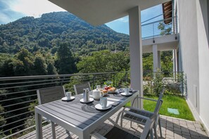 Family Apartment, Multiple Bedrooms, Mountainside (Argegno Home) | Outdoor dining