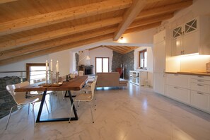 Full-size fridge, microwave, oven, stovetop - Villa Vecchio Mulino (Cremia)