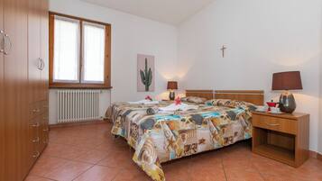 1 chambre, fer et planche Ă  repasser, Wi-Fi gratuit, draps fournis