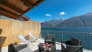Departamento familiar, 2 habitaciones, microondas, junto al lago (Garibaldi Lake View 4) | Restaurante al aire libre