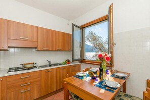 Familienapartment, Mehrere Schlafzimmer, Seeseite (Garibaldi Lake View 3) | Eigene Küche