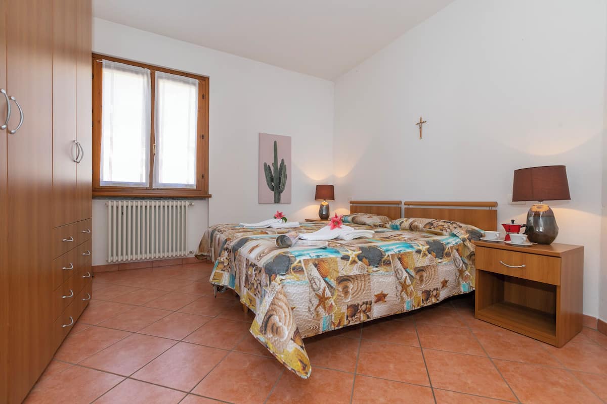 Familienapartment, Mehrere Schlafzimmer, Seeseite (Garibaldi Lake View 3) | 1 Schlafzimmer, Bügeleisen/Bügelbrett, kostenloses WLAN, Bettwäsche