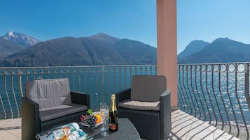 Appartement Familial, plusieurs chambres, en bord de lac (Garibaldi Lake View 3) | Terrasse/Patio