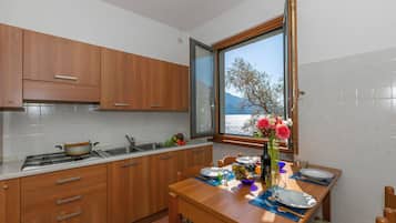 Appartement Familial, plusieurs chambres, en bord de lac (Garibaldi Lake View 3) | Restauration