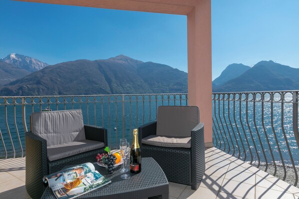 Family Apartment, Multiple Bedrooms, Lakeside (Garibaldi Lake View 3) | Lake view