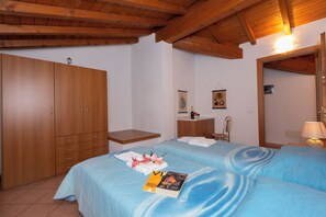 Departamento familiar, varias habitaciones, junto al lago (Garibaldi Lake View 4) | 1 habitación, tabla de planchar con plancha, wifi gratis y ropa de cama 