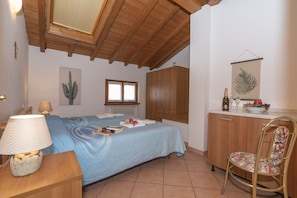 Family Apartment, 2 Bedrooms, Lakeside (Garibaldi Lake View 4) | 2 bedrooms, iron/ironing board, free WiFi, bed sheets