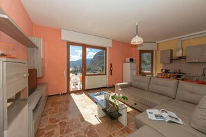 Family Apartment, Multiple Bedrooms, Mountainside (Il Panorama di Forster) | Living area - Il Panorama di Forster (Menaggio)