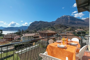 Family Apartment, Multiple Bedrooms, Mountainside (Il Panorama di Forster) | Outdoor dining