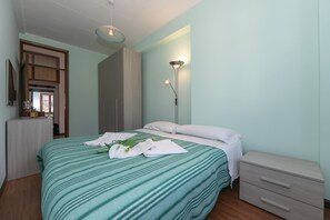 Familienapartment, Mehrere Schlafzimmer, Bergseite (Il Panorama di Forster) | 2 Schlafzimmer, Bügeleisen/Bügelbrett, kostenloses WLAN, Bettwäsche