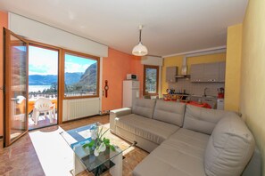 Familienapartment, Mehrere Schlafzimmer, Bergseite (Il Panorama di Forster) | Wohnbereich