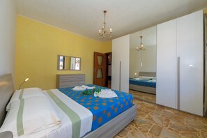 Familienapartment, Mehrere Schlafzimmer, Bergseite (Il Panorama di Forster) | 2 Schlafzimmer, Bügeleisen/Bügelbrett, kostenloses WLAN, Bettwäsche