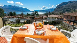 A table set for two with a mountain view, a lake, and a village in the background. - Il Panorama di Forster (Menaggio)