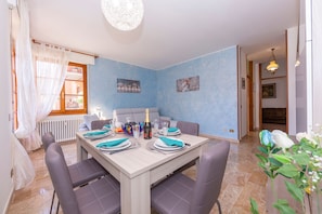 Apartment, 3 Bedrooms, Patio | In-room dining
