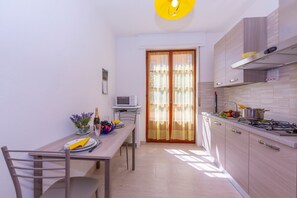 Apartment, 3 Bedrooms, Patio | Private kitchen | Full-size fridge, microwave, oven, stovetop