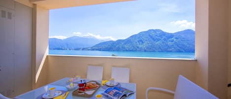 Familienapartment, Mehrere Schlafzimmer, 2 Bäder, Bergseite (Como Lake Modern Apartment Ulivi) | Balkon