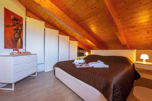 Familie appartement, meerdere slaapkamers, 2 badkamers (Como Lake Modern Apartment Ulivi) | 2 slaapkamers, een strijkplank/strijkijzer, gratis wifi, beddengoed