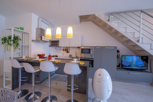 Family Apartment, Multiple Bedrooms, 2 Bathrooms, Mountainside (Como Lake Modern Apartment Ulivi) | Private kitchen | Full-sized fridge, microwave, oven, stovetop - Como Lake Modern apartment Ulivi (Tremezzina)