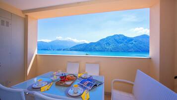 Familie appartement, meerdere slaapkamers, 2 badkamers (Como Lake Modern Apartment Ulivi) | Buiten dineren