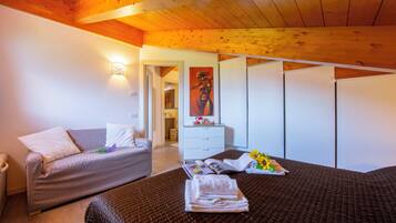 Familie appartement, meerdere slaapkamers, 2 badkamers (Como Lake Modern Apartment Ulivi) | 2 slaapkamers, een strijkplank/strijkijzer, gratis wifi, beddengoed