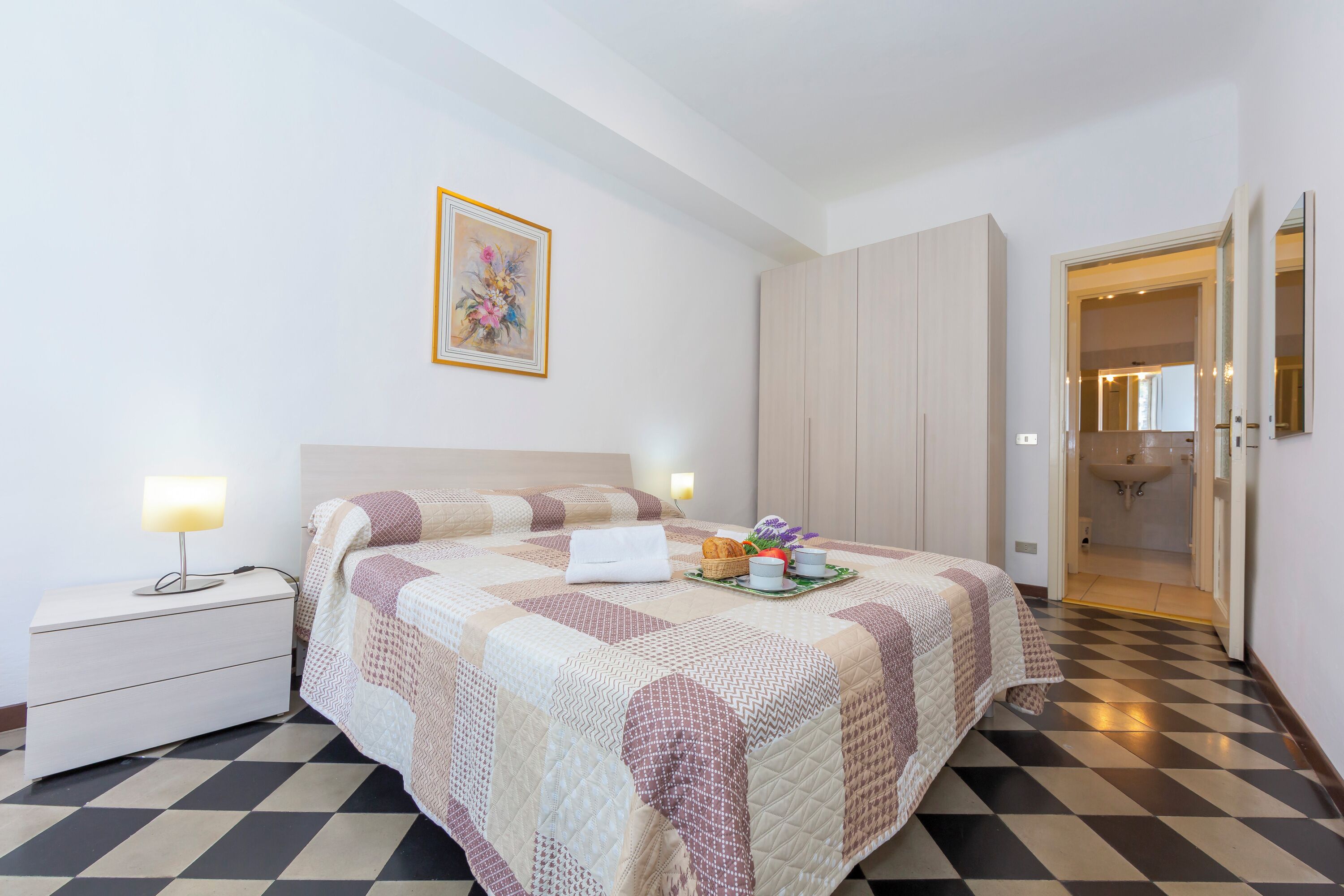 Family Apartment, Multiple Bedrooms, Lakeside (Casa Mira Al Lago) | Iron/ironing board, bed sheets