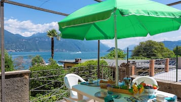 Family Apartment, Multiple Bedrooms, Lakeside (Casa Mira Al Lago) | Outdoor dining