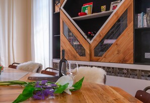 Familienvilla, Mehrere Betten, zum Garten hin (Villa Roffa Lario) | Wohnbereich